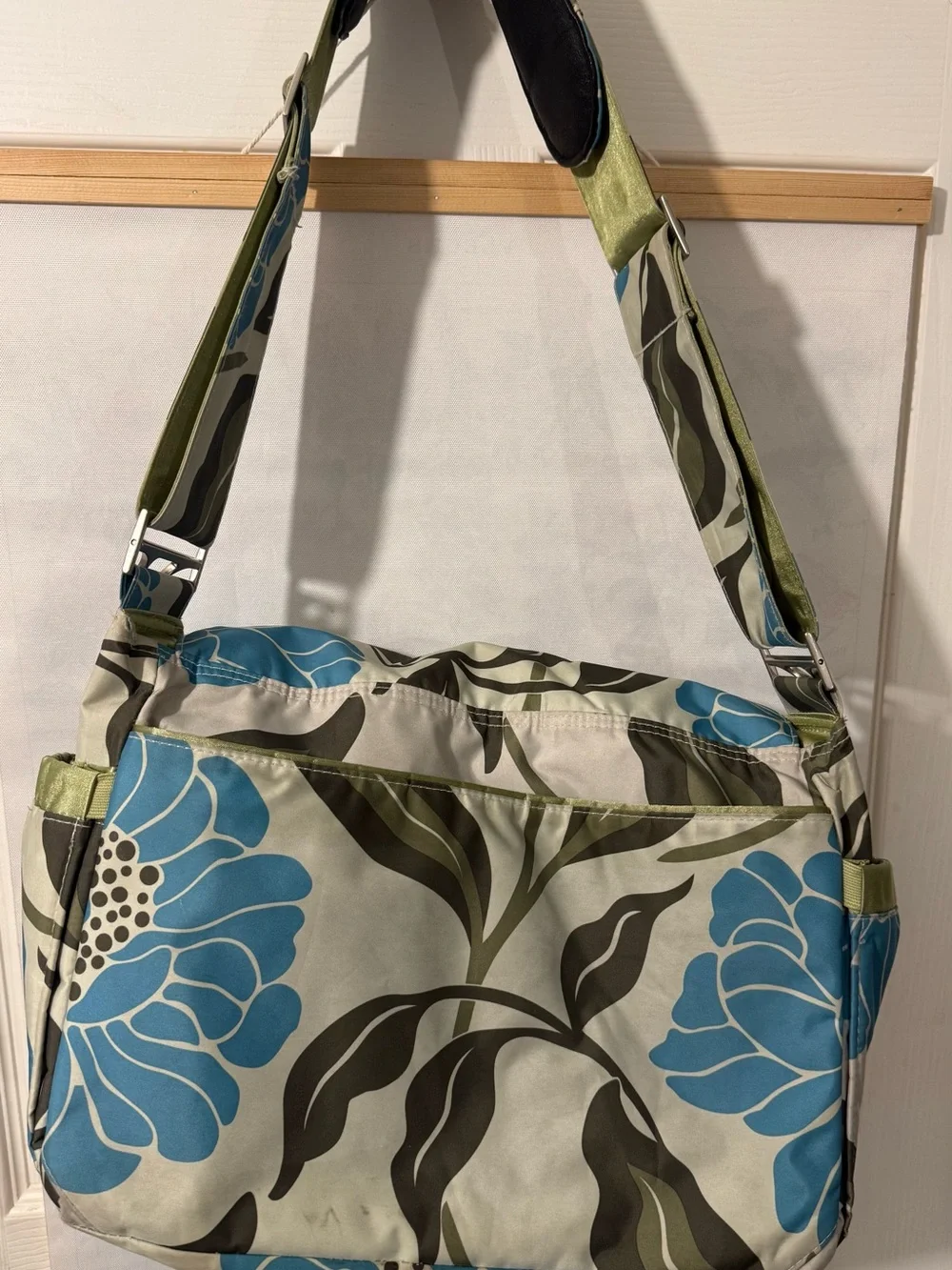 Ju-Ju-Be all diaper messenger bag in marvelous mums print